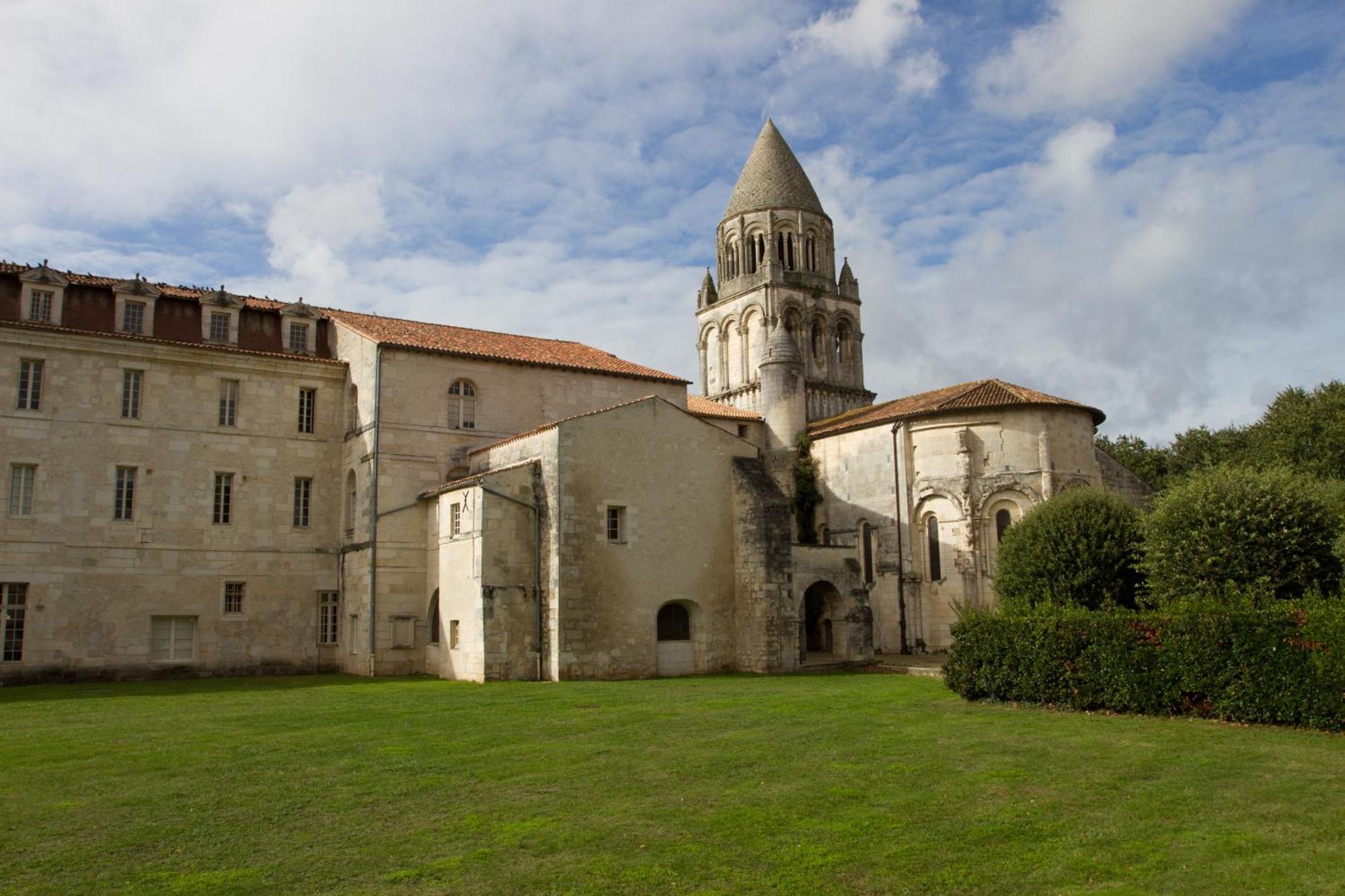 Les Chambres De L'Abbaye Saintes Exterior foto