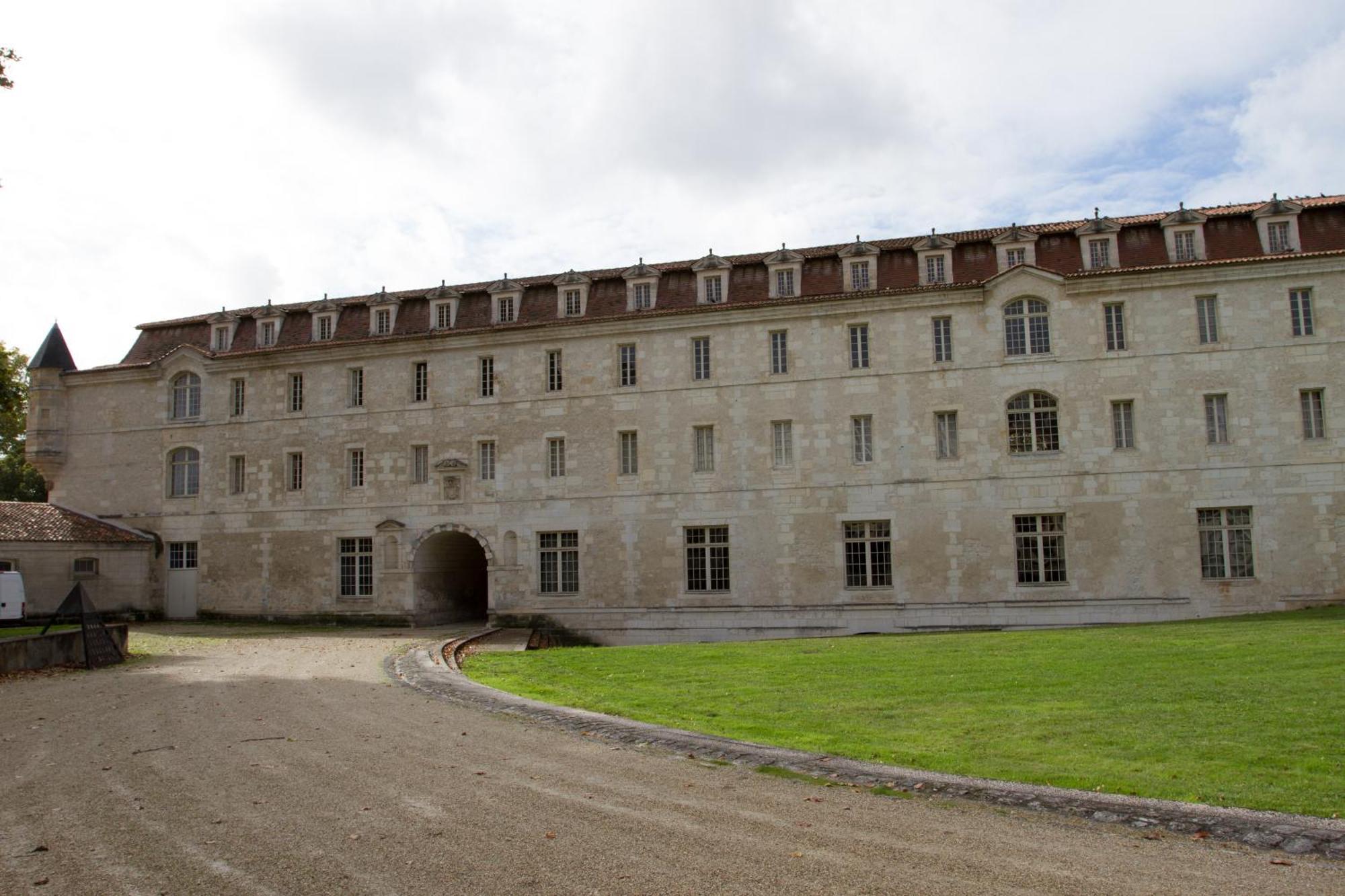 Les Chambres De L'Abbaye Saintes Exterior foto