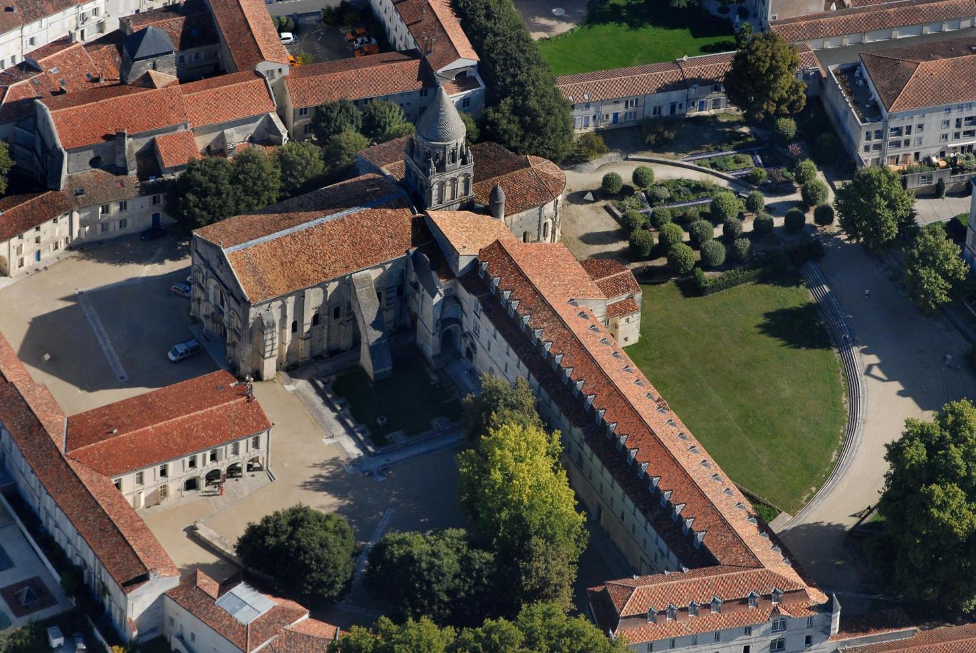 Les Chambres De L'Abbaye Saintes Exterior foto