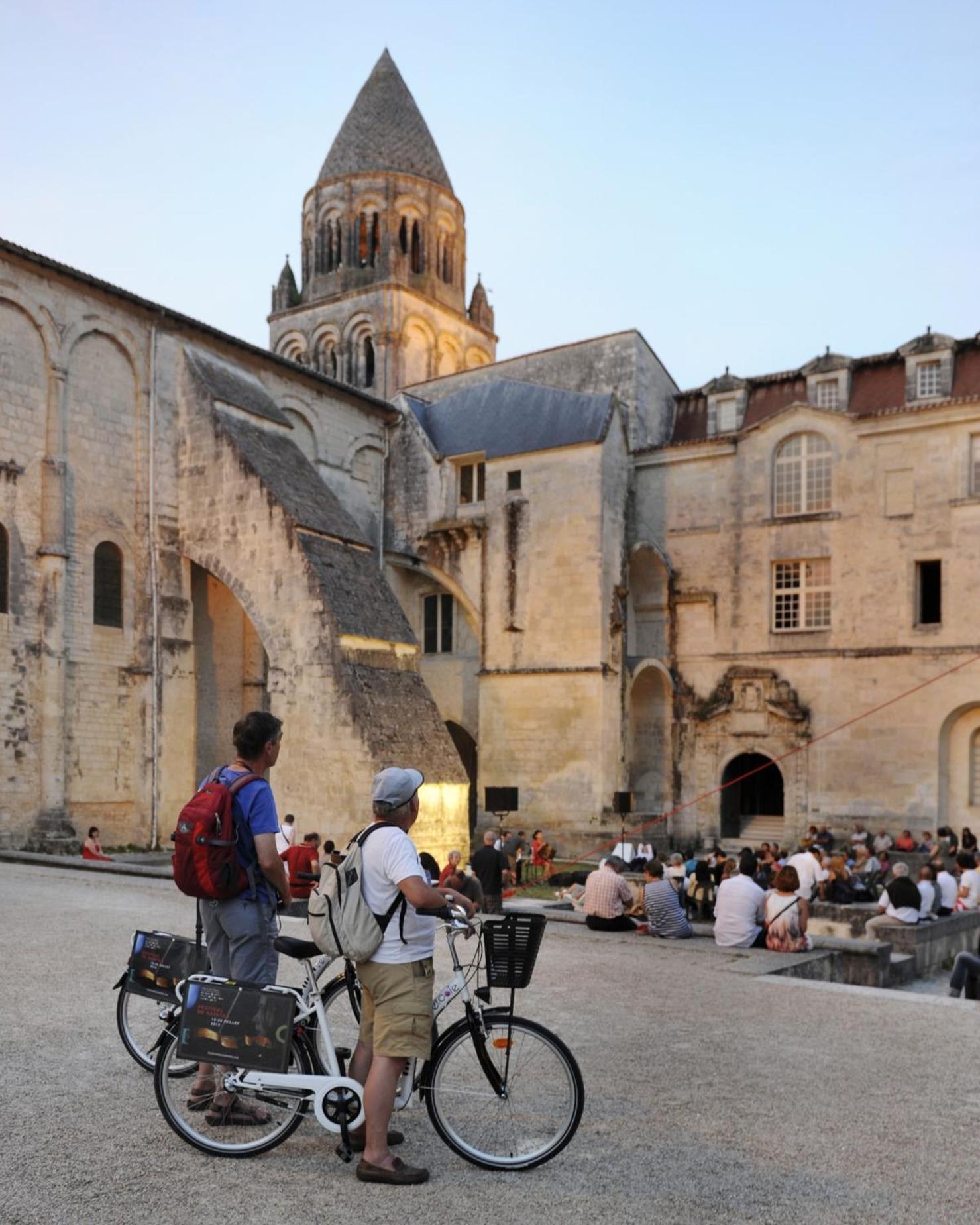 Les Chambres De L'Abbaye Saintes Exterior foto