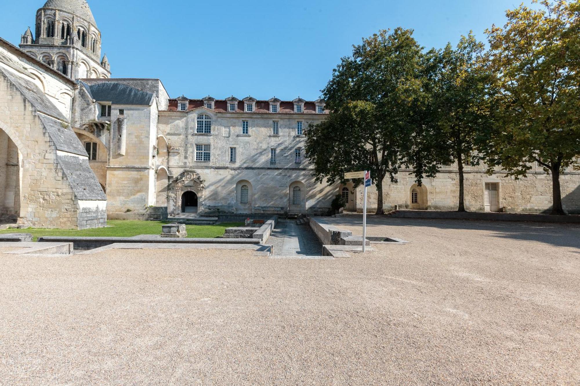 Les Chambres De L'Abbaye Saintes Exterior foto