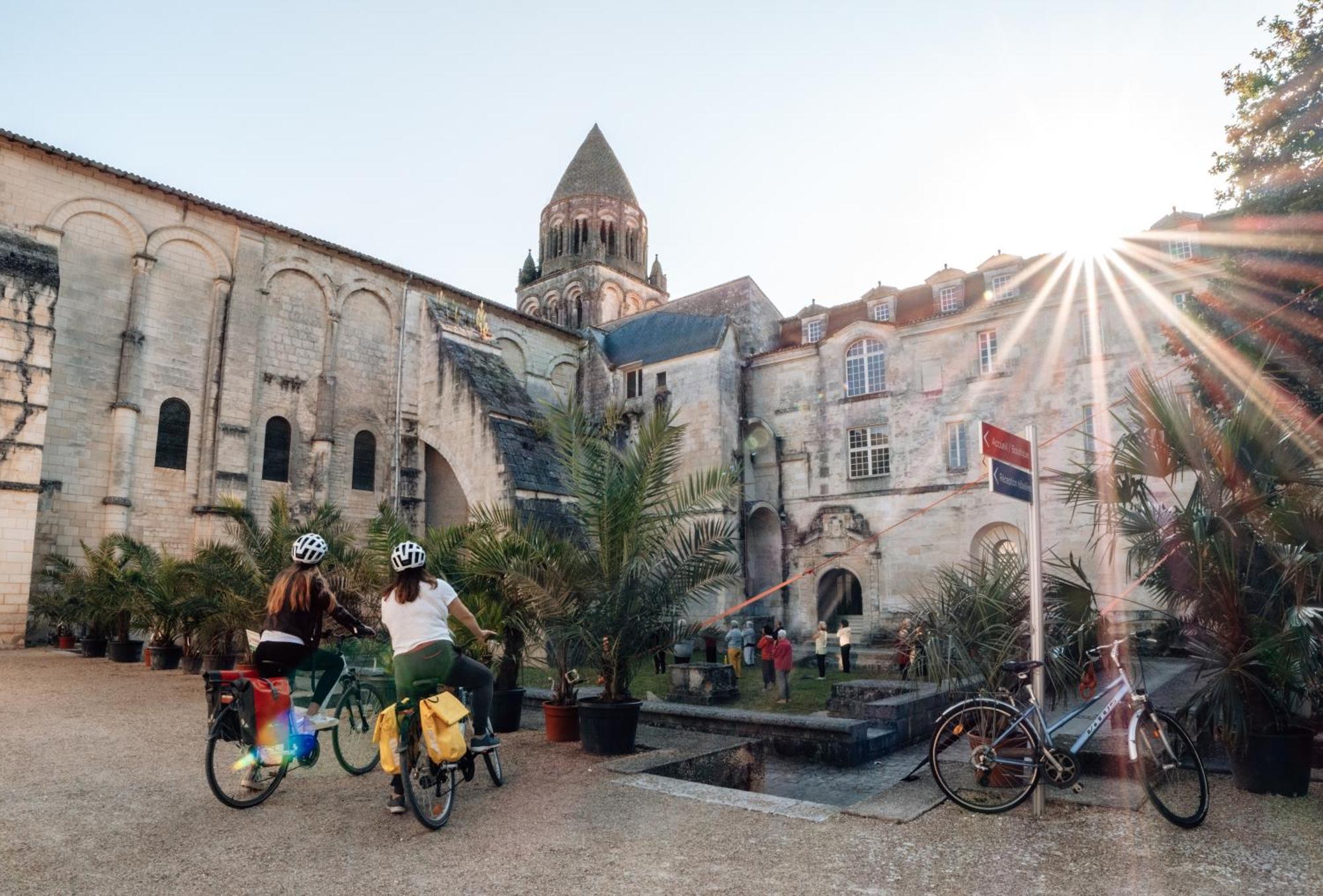 Les Chambres De L'Abbaye Saintes Exterior foto