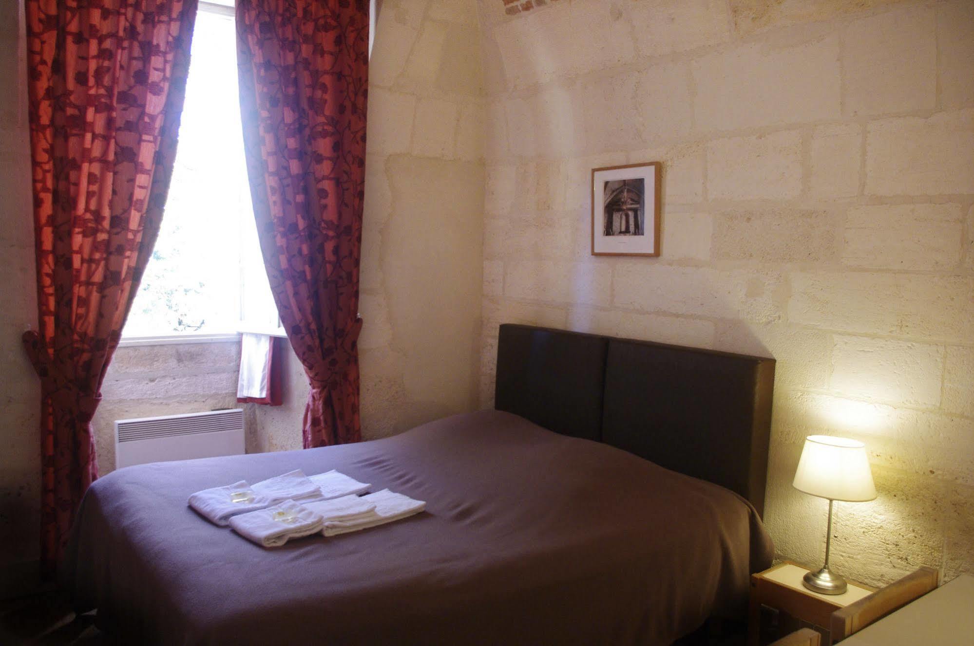 Les Chambres De L'Abbaye Saintes Exterior foto